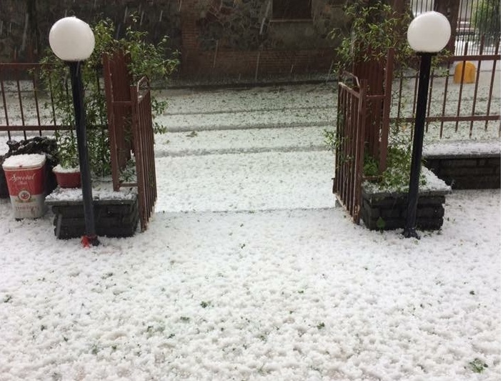 A Balangero strade ricoperte di grandine