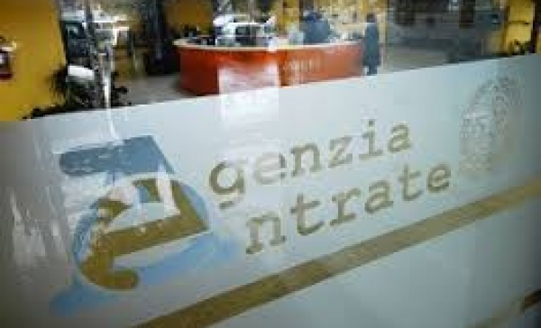 Dipendenti “infedeli” dell’Agenzia delle Entrate agli arresti domiciliari