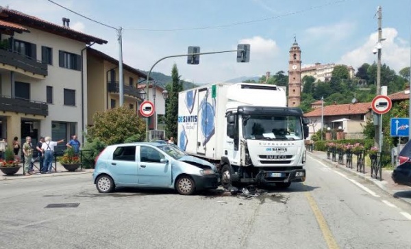 Due incidenti in un giorno al semaforo di San Giorgio