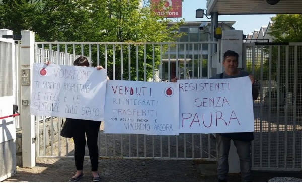 ‘Fermiamo questa follia’, lavoratori Vodafone indignati