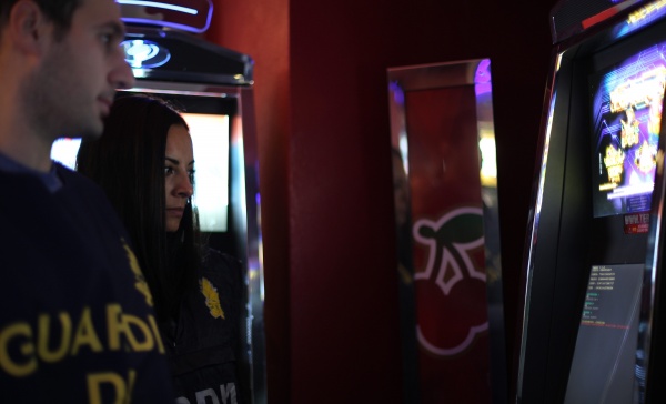 Sequestrate videoslot irregolari: sanzioni per  oltre 48 mila euro