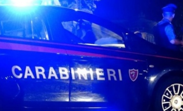 Va in escandescenza e spara con una scacciacani contro i carabinieri