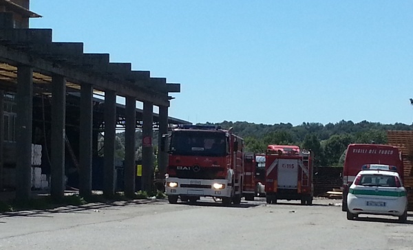 Arrivano i vigili del fuoco  alla cartiera  di Front