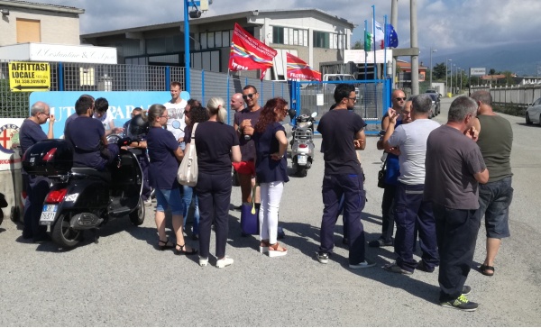 Dipendenti in agitazione alla Costantino di Favria