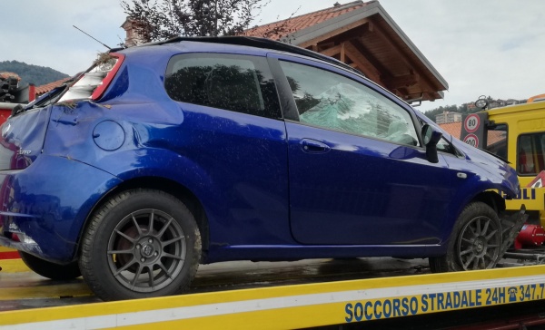 Esce fuoristrada con l’auto, ferito giovane fornese
