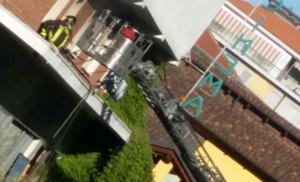 Fiamme nell’ex cinema Nuovo a Ciriè