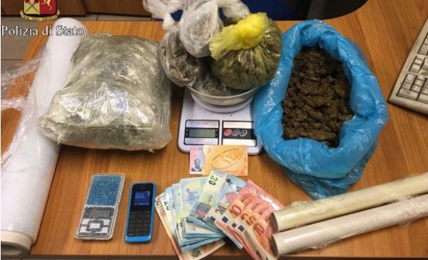 In casa aveva più di un chilo di marjiuana