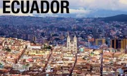 Paga i voli aerei con assegni scoperti e sparisce in Ecuador