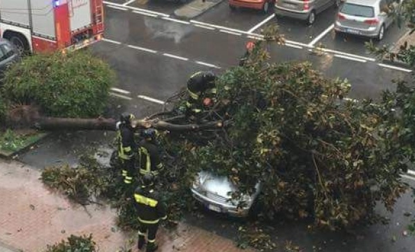 Salvati due anziani imprigionati nel sottopasso