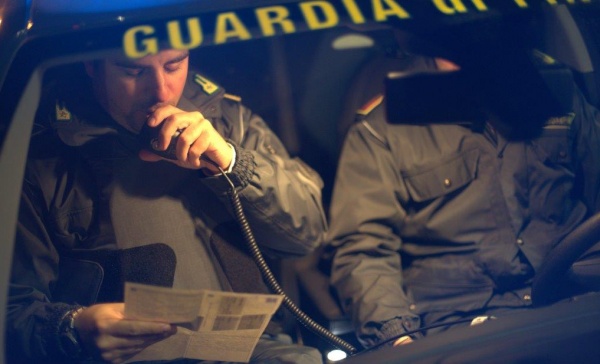 Scoperto finto cieco: truffa da 100 mila euro