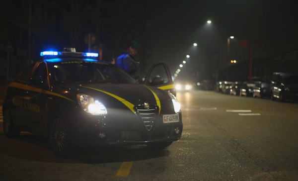 Sequestrate 11 vetture di lusso di contrabbando