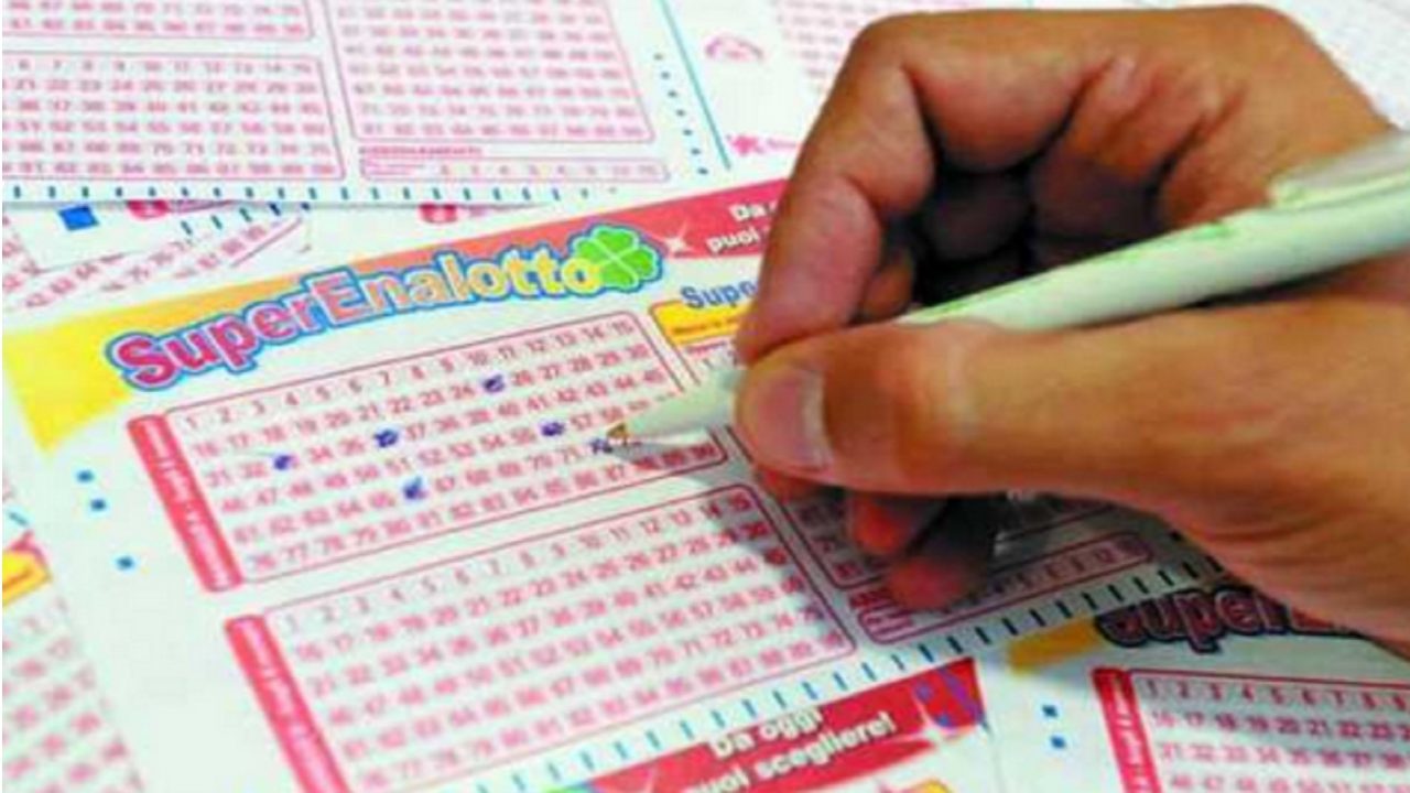 Centrato il 6 al Superenalotto: vinti 371 milioni di euro. Una quota a Carema