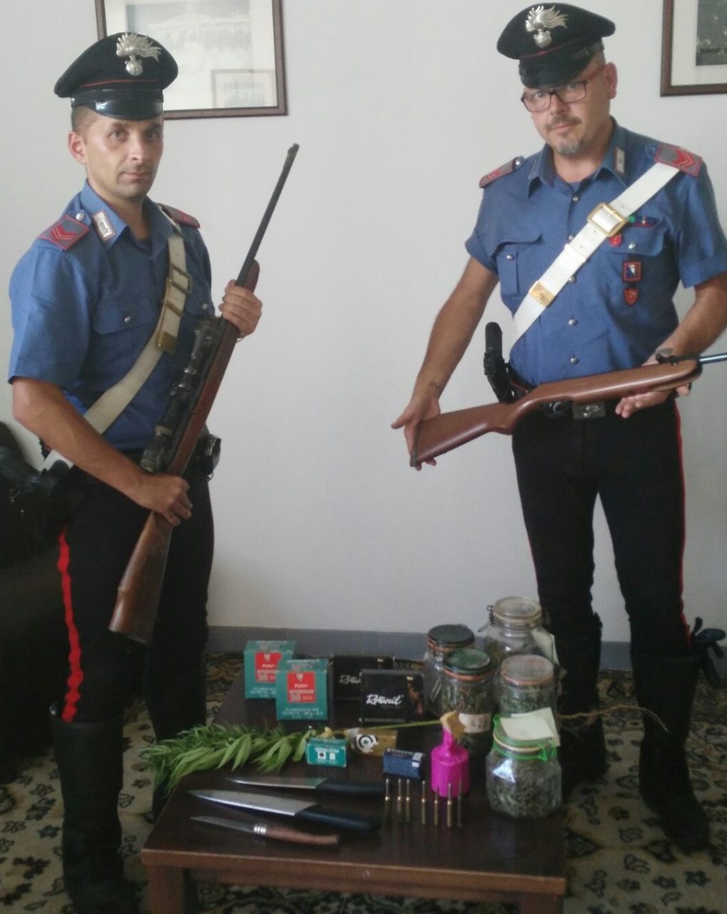 In casa un arsenale: arrestati un commerciante e la sua convivente