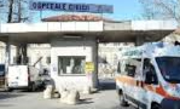 Infermiera molestata nel cortile dell’ospedale