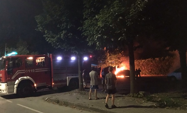 Notte di fuoco, due incendi di auto in città