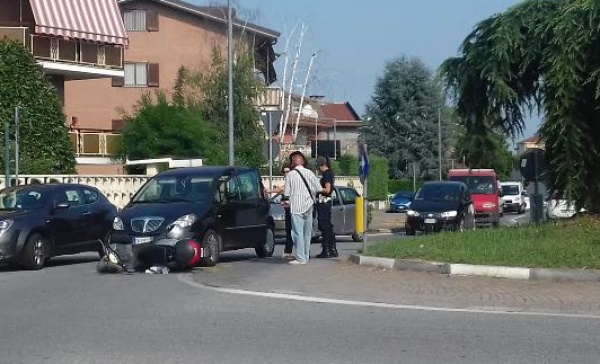 Scontro tra uno scooter ed un’auto a Leini
