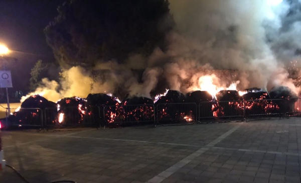A fuoco rotoballe di fieno nell’area Prato Fiera