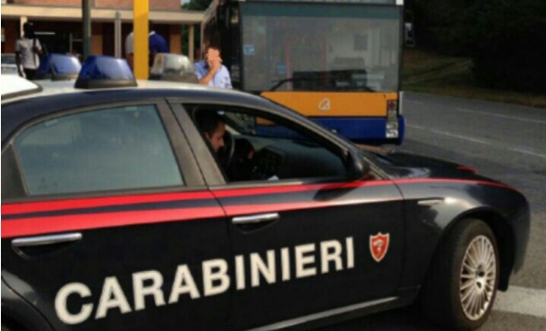 Controlli dei carabinieri ai bus degli studenti