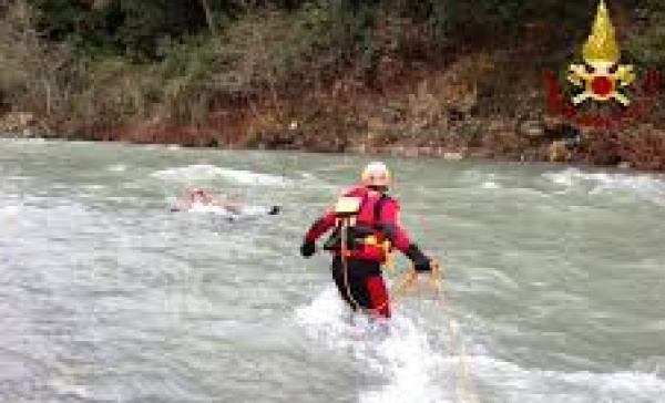 Recuperato in acqua  corpo di un uomo