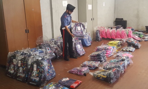 Rivendevano zainetti rubati a Leini: sgominata una banda