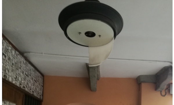 Teppisti nella notte: distrutti i “punti luce”