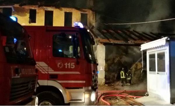 Una notte molto impegnativa per i vigili del fuoco