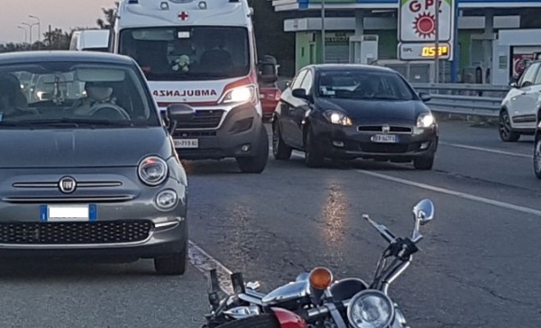 Auto contro moto, centauro all’ospedale