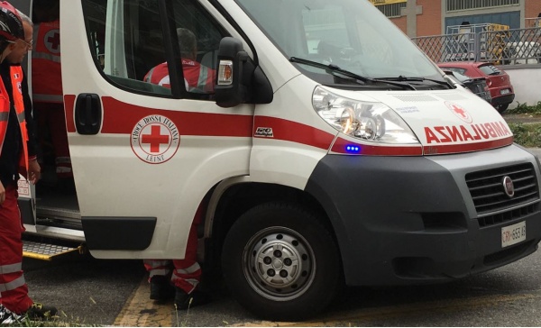 Bici investe pedone due feriti lievi