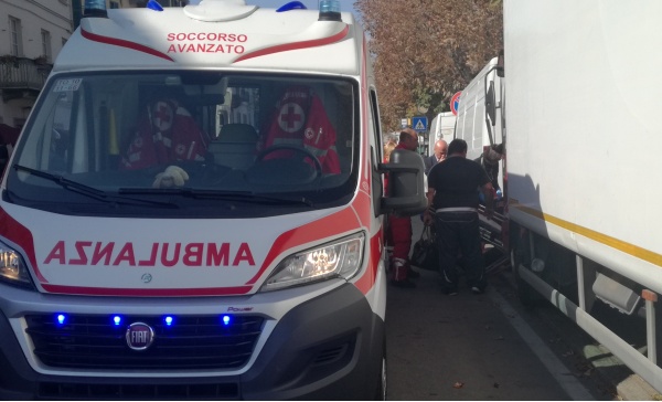 Donna colta da malore, interviene il sindaco