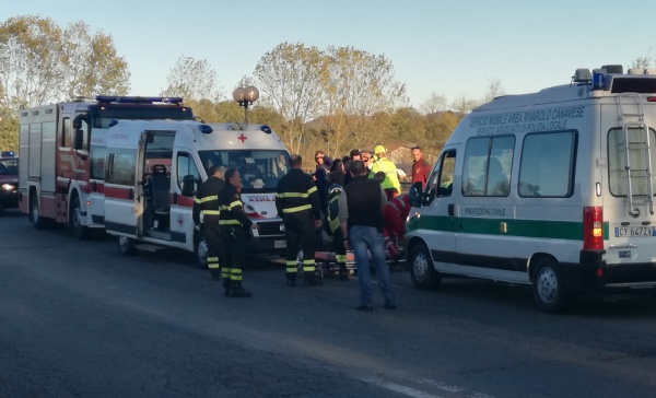 Donna soccorsa sul ponte del torrente Orco