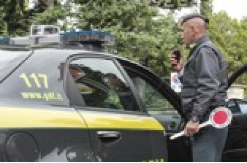 Fingono separazione per ottenere l’assegno sociale: denunciati