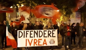 Presidio CasaPound Ivrea contro la violenza