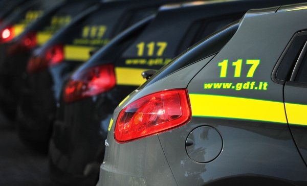 Truffa con la carta di credito di mamma: minorenne denunciato