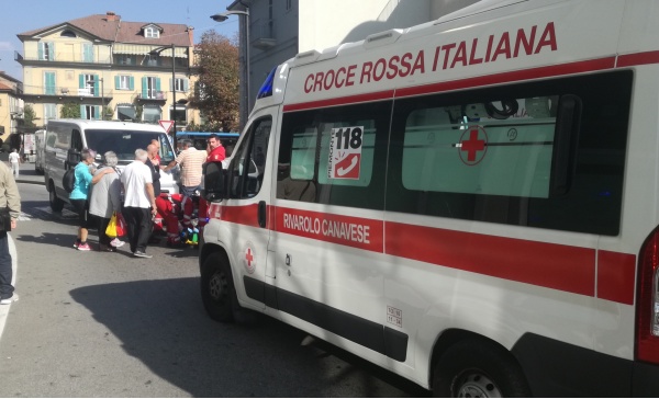 Uomo investito sulle strisce in pieno centro a Rivarolo