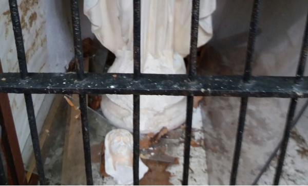 Vandali o satanisti? Decapitate due statue della Madonna