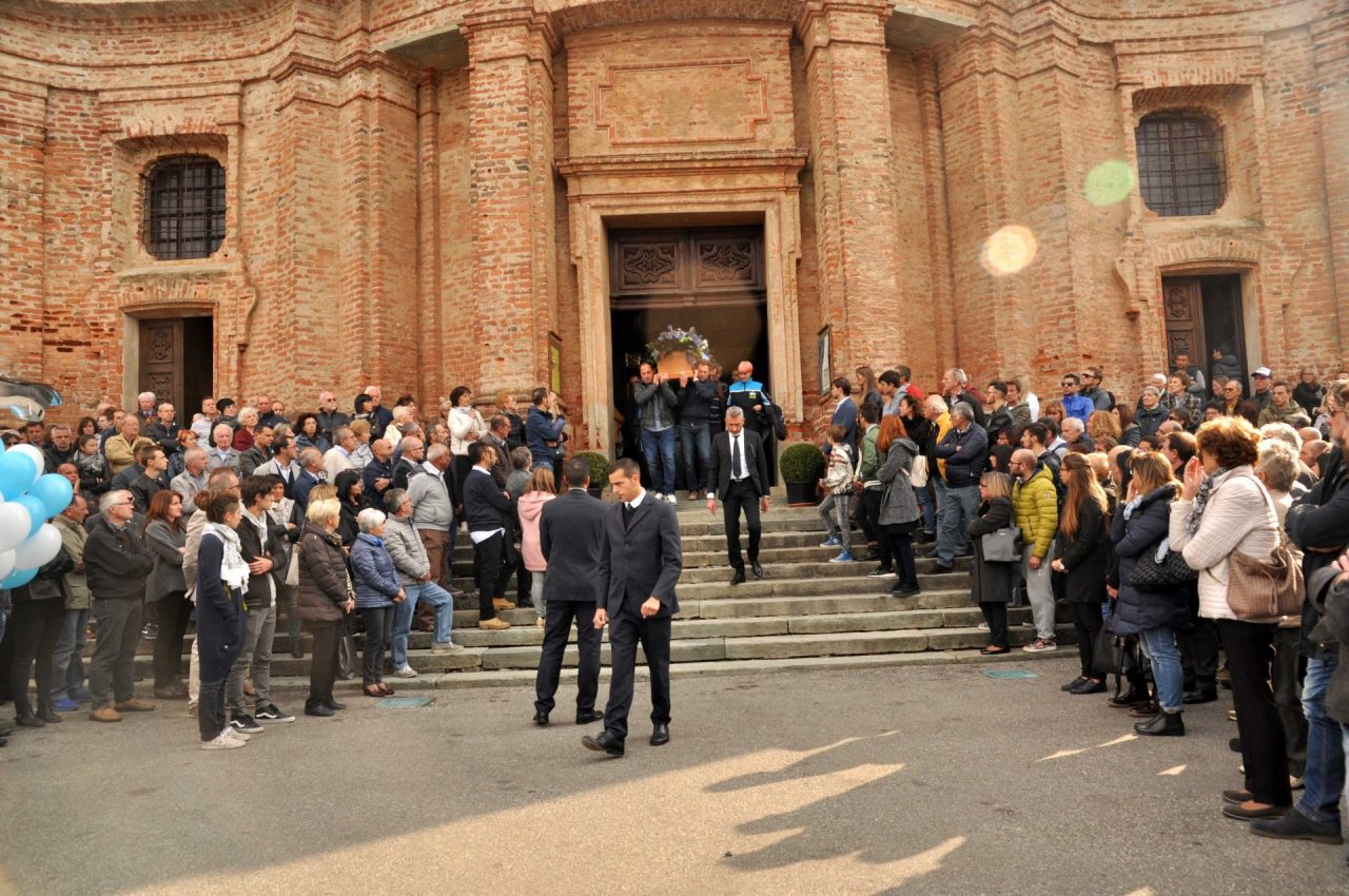 “Maccio” il saluto di centinaia di amici