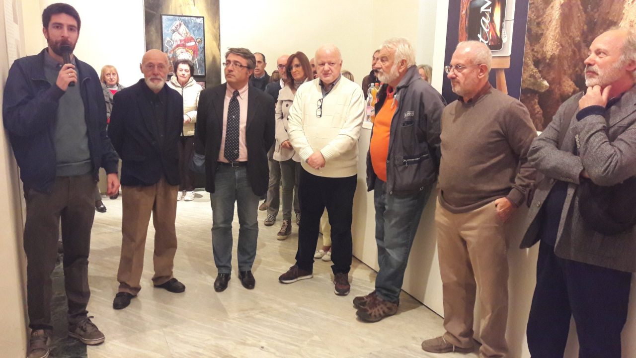 Le battaglie di Miro Gianola in mostra a palazzo Botton