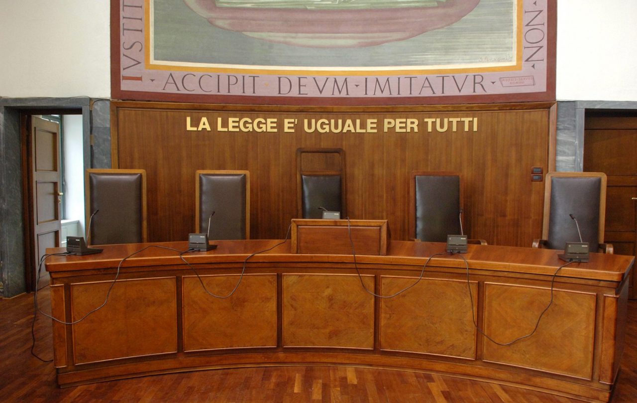 Posta violata a processo per sms e mail