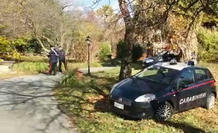 Donna soffoca fratello le reazioni in Canavese