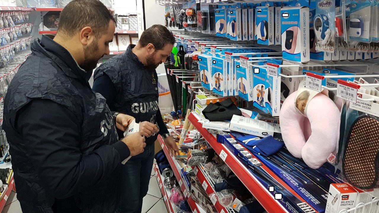 Maxi sequestro prodotti sanitari
