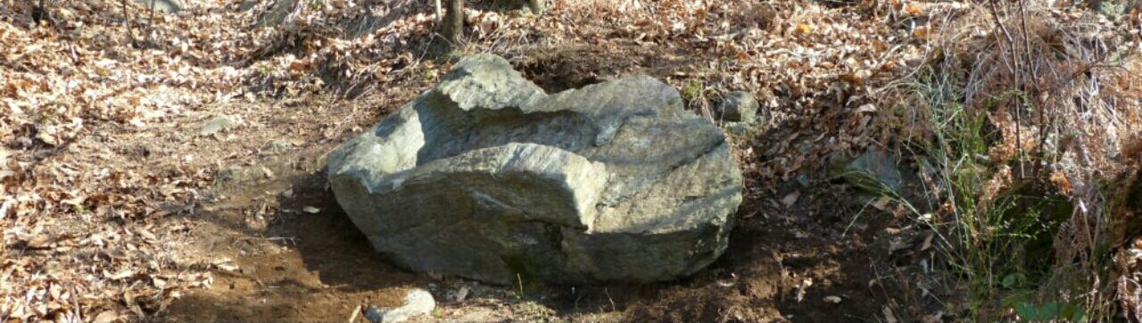 Misterioso sarcofago in pietra