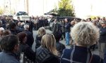 Funerali Debora Biscuola oltre mille persone per l'ultimo saluto alla 18enne