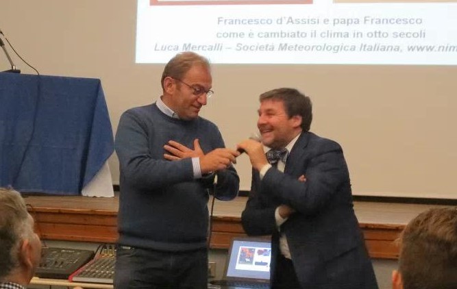 Rifiuti sulla Provinciale Mercalli si scatena
