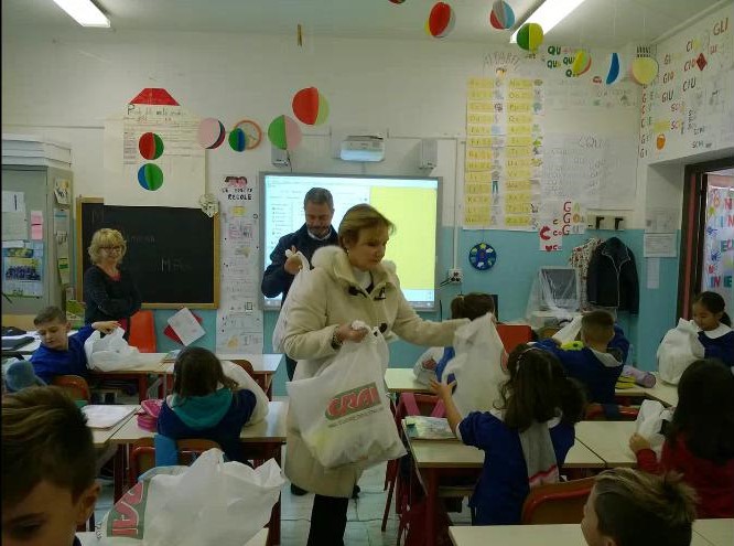 Lavagna multimediale regalata alla scuola