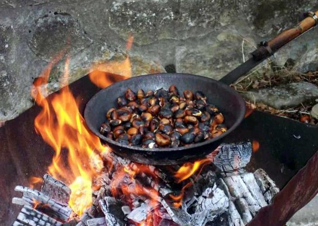 Domenica la castagnata in frazione Tedeschi a Leini