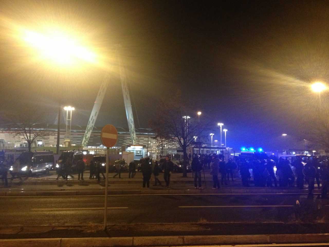 Juventus Stadium, tifoso del Napoli lancia seggiolino contro gli juventini