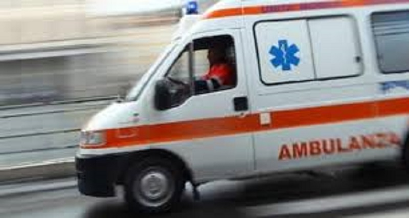 Camionista si schianta contro un muro e muore