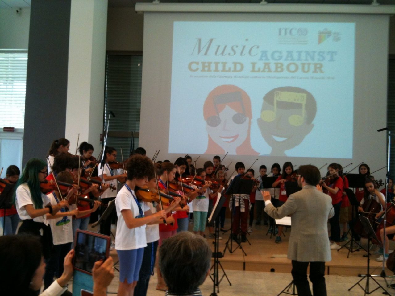 Bimbi in concerto a San Carlo