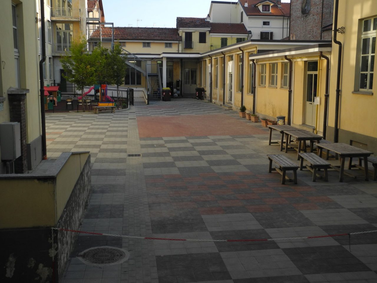 Nuovo cortile alla Fenoglio inaugurazione