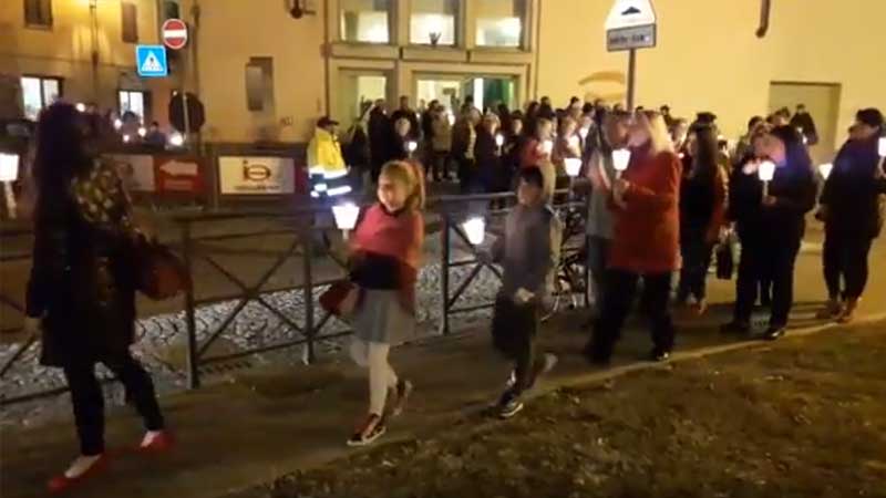 Fiaccolata Scarpette rosse a Castellamonte | Video